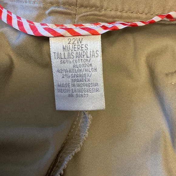 Elegant Women's Tan Bermuda Shorts - Picture 4 of 5